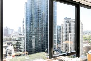 S Loop 1BR w pool gym spa nr Grant Park CHI-744