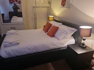 Cheerful 4-bedroom holiday home close to the Sea