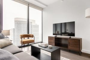 South Loop 1br w pool bbq gym nr Grant Park CHI-776