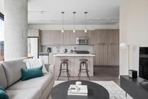 West Loop 2BR w wd gym lounge nr L CHI-781