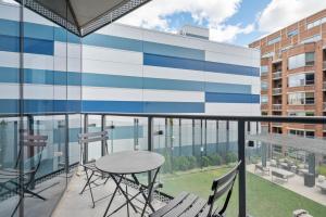 West Loop 2BR w wd gym lounge nr L CHI-781