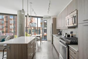 West Loop 2BR w wd gym lounge nr L CHI-781