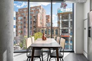West Loop 2BR w wd gym lounge nr L CHI-781