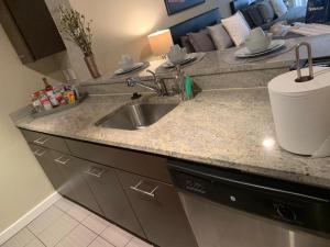 Hollywood loft spectacular free parking