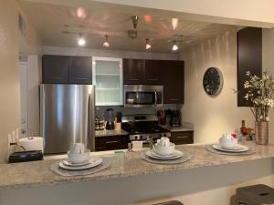 Hollywood loft spectacular free parking