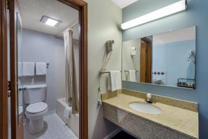 King Room with Tub - Non Smoking room in Travel Inn Augusta