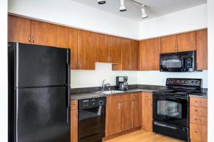 Downtown Bellevue Studio w WD Rooftop nrSEA-139