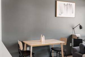 Bellevue 1BR w Gym Roof WD nr Bars Dining SEA-423