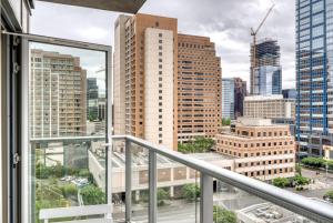 Bellevue 2BR w Gym WD Roof nr Downtown Park SEA-464