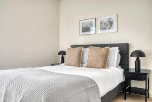 Bellevue 2BR w Gym WD Roof nr Downtown Park SEA-464