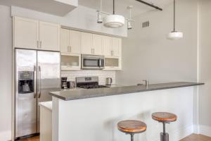 Jersey City 1br w doorman gym wd nr shuttle NYC-945