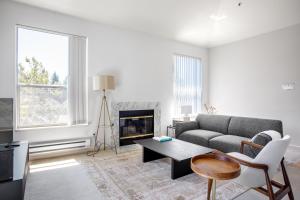 Fremont 2BR w WD Pool nr Lake Shops SFO-359