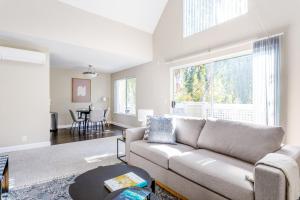 Santa Clara 2BR w Pool Spa nr Park Shopping SFO-384