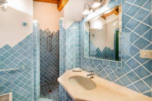 Tipica Casa Sarda con Piscina Privata e Vista Mare img12