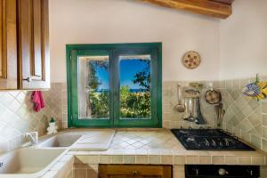 Tipica Casa Sarda con Piscina Privata e Vista Mare img8