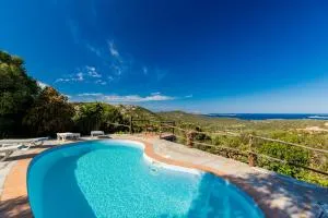 Tipica Casa Sarda con Piscina Privata e Vista Mare - Arzachena