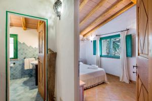 Tipica Casa Sarda con Piscina Privata e Vista Mare img24