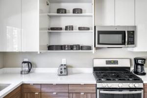 Campbell 1BR w WD Pool Gym nr WF TJ SFO-613