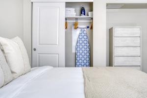 Campbell 1BR w WD Pool Gym nr WF TJ SFO-613