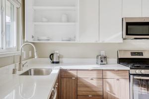 Campbell 1BR w Gym Pool Hot Tub nr WF TJ SFO-797