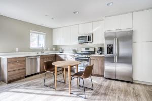 Campbell 1BR w Gym Pool Hot Tub nr WF TJ SFO-797