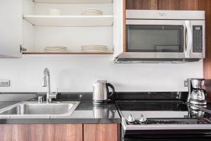 Santana Row Studio w Pool Gym 10 min to Google SFO-815