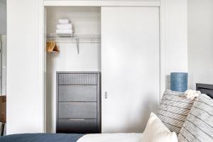 Santana Row Studio w Pool Gym 10 min to Google SFO-815