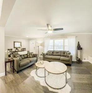 Retreat with Sauna Near ATL Large Backyard with Deck PETS WELCOME - Clarkston