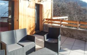 Maisons de vacances Amazing Home In Saint-pierre-dalbigny With Kitchen : photos des chambres