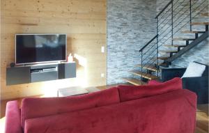 Maisons de vacances Amazing Home In Saint-pierre-dalbigny With Kitchen : photos des chambres