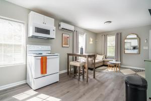 Vibrant 1 bed APT near Downtown Cola!