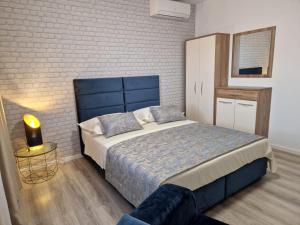 Apartments by the sea Omis - 771