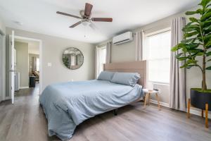 Luxury 1 bed APT near Five Point. Pets welcome!