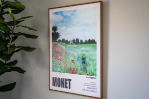 Luxury 1 bed APT near Five Point. Pets welcome!