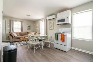 Luxury 1 bed APT near Five Point. Pets welcome!