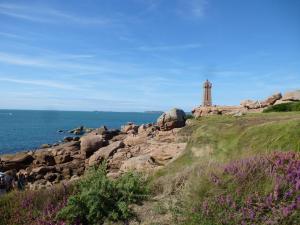 Maisons de vacances Breton cottage, 500 m beach, Penvenan, Pink Granite Coast : photos des chambres