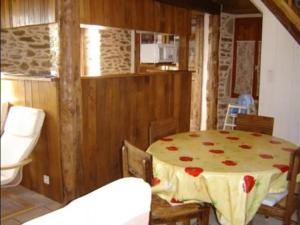 Maisons de vacances Gite Lescure-Jaoul, 3 pieces, 4 personnes - FR-1-601A-8 : photos des chambres