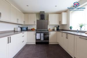 Syster Properties Serviced Accommodation Leicester 5 Bedroom House Glen View