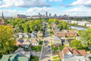3 BR Cozy Home Near Indy Downtown , Foosball Table