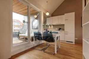 City-Apartment, Balkon & Parkplatz- by homekeepers