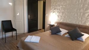 Hotels Hotel LES LODGES D'EAUZE : photos des chambres