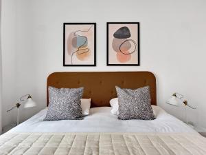 Sanders Constantin - Chic 2-Bdr Apt with Balcony