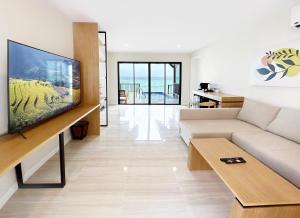 Phi Phi Holiday Resort, Leam Tong Beach