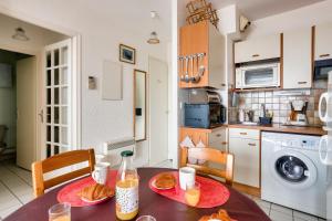 Appartements Appartement a moins de 100m de la plage du Bourg pour 4 personnes : photos des chambres