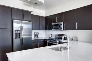 Redwood City 2BR w AC Gym WD nr Caltrain SFO-1110