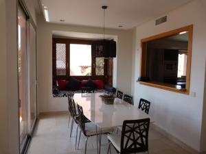 Luxurious Townhouse with sea views