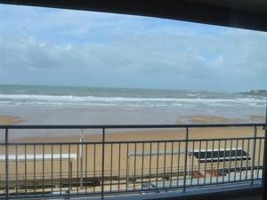 Appartements Studio plage a St Gilles - acces direct - FR-1-324-104 : photos des chambres