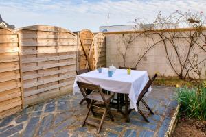 Maisons de vacances A 600m de la plage, maison pour 6 avec terrasse : Maison de Vacances