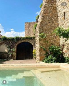 ELS RACONS DEL FORT Castle in wine territory