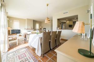 92-Apartment With Fantastic Views, Miraflores, Mijas